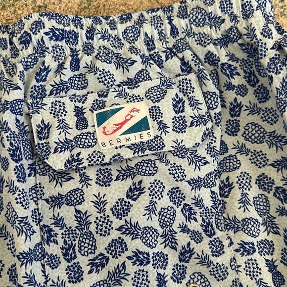 NWOT Bermies Pineapple Swim Shorts size medium 7” inseam - Picture 5 of 5